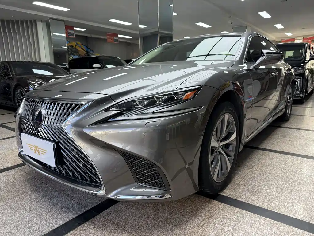 Lexus LS