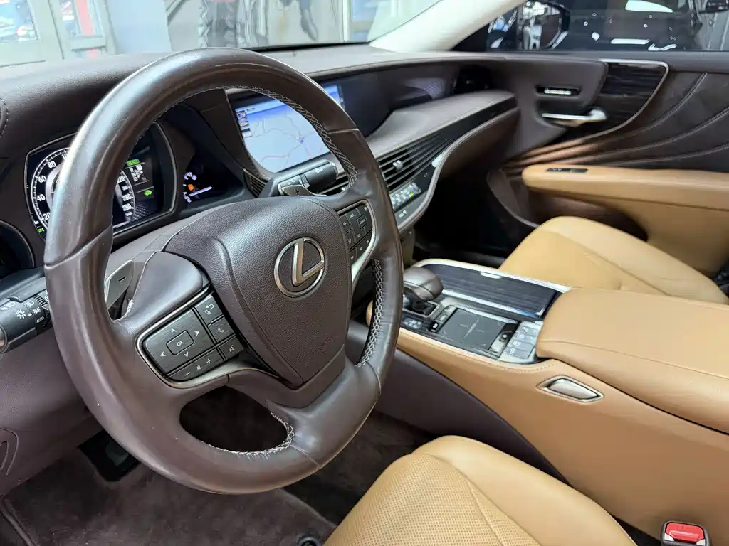 Lexus LS — миниатюра 9