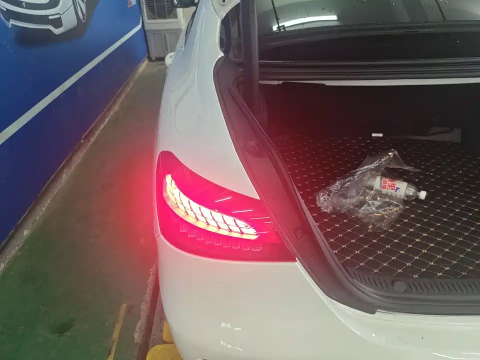 Mercedes-Benz E-Class (Import) — миниатюра 10