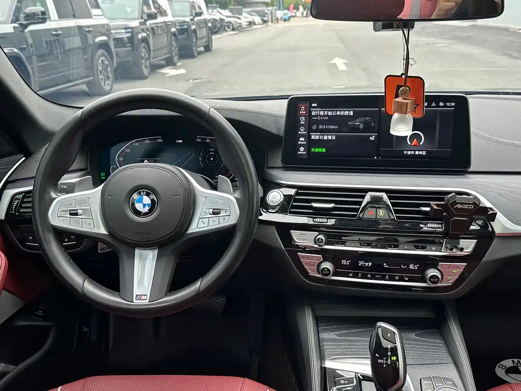 BMW 5 Series — миниатюра 9