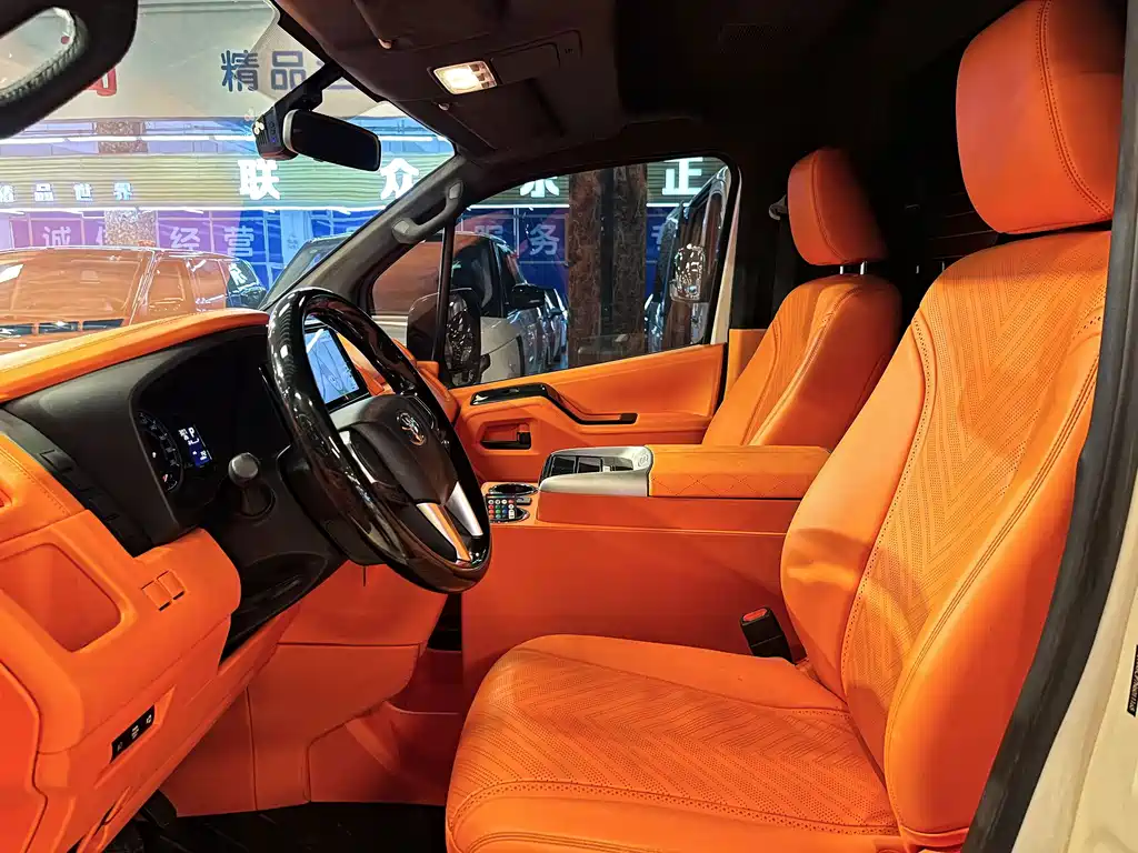 Toyota Hiace — миниатюра 11