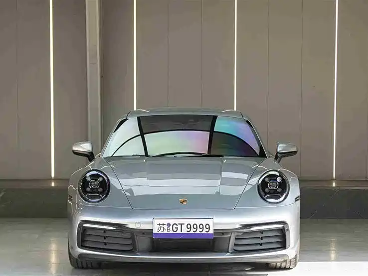 PORSCHE 911