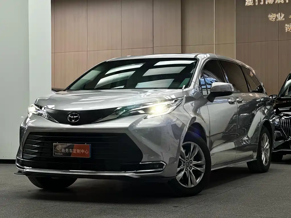 TOYOTA SIENNA