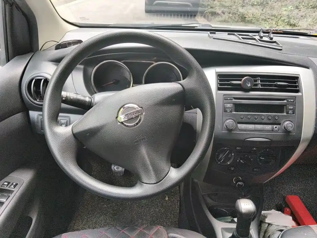 Nissan Livina — миниатюра 3