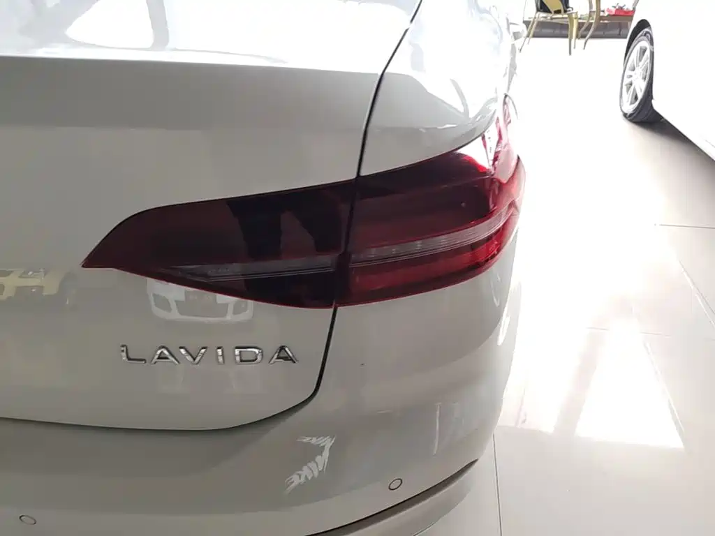 Volkswagen Lavida — миниатюра 8