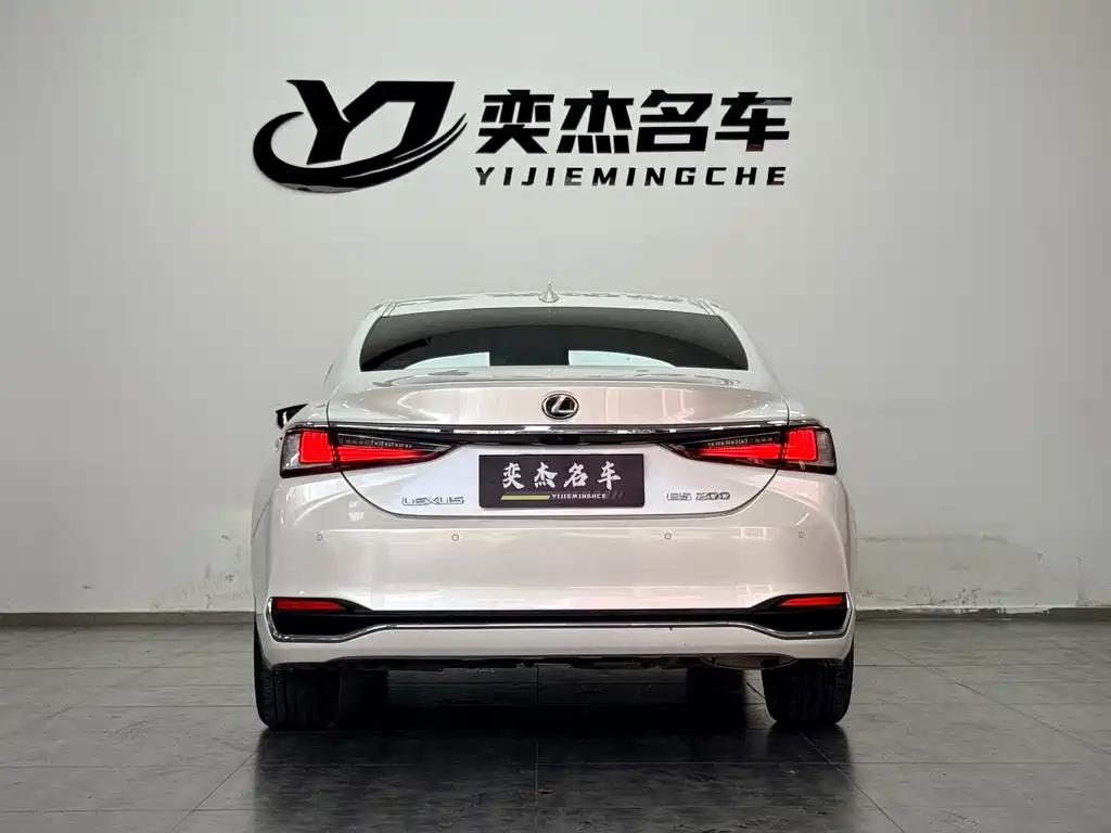 Lexus ES — миниатюра 8