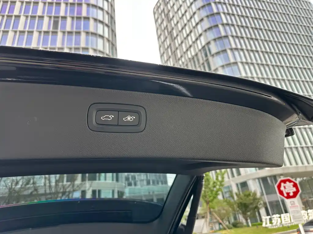 Volvo XC90 — миниатюра 25
