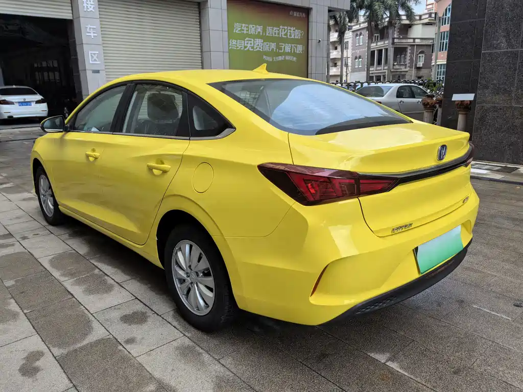 Changan Eado New Energy — миниатюра 3