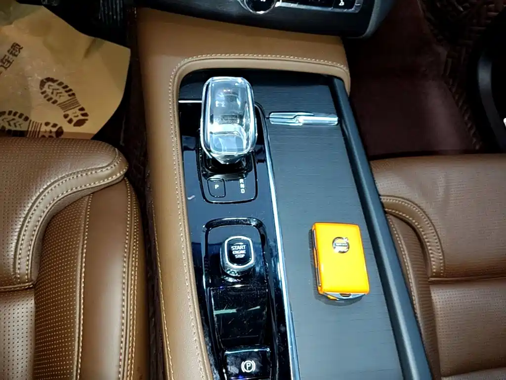 Volvo XC90 PHEV — миниатюра 14