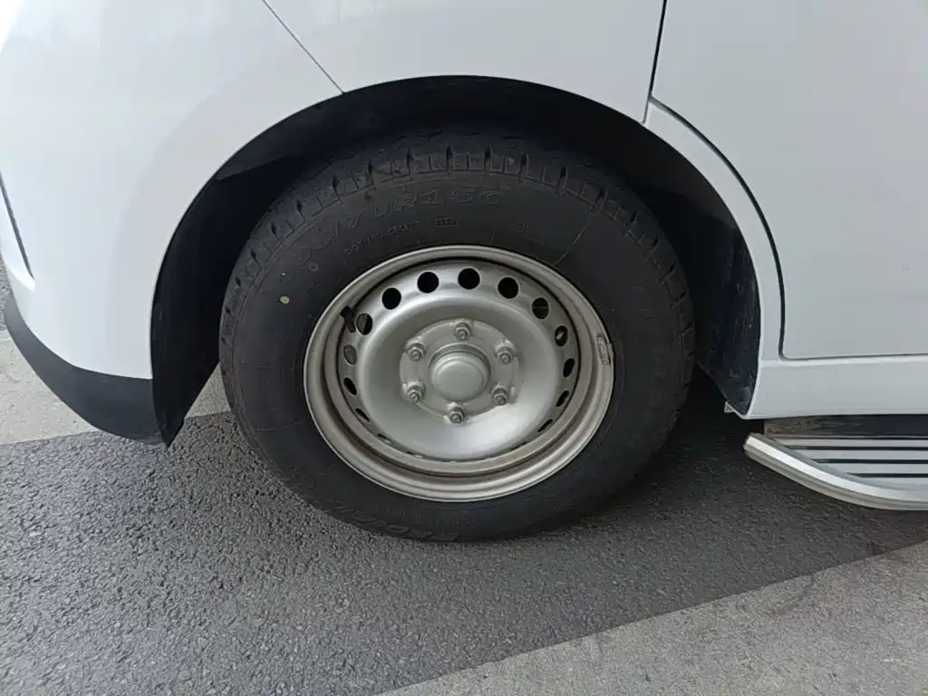 Wuling Yangguang — миниатюра 23