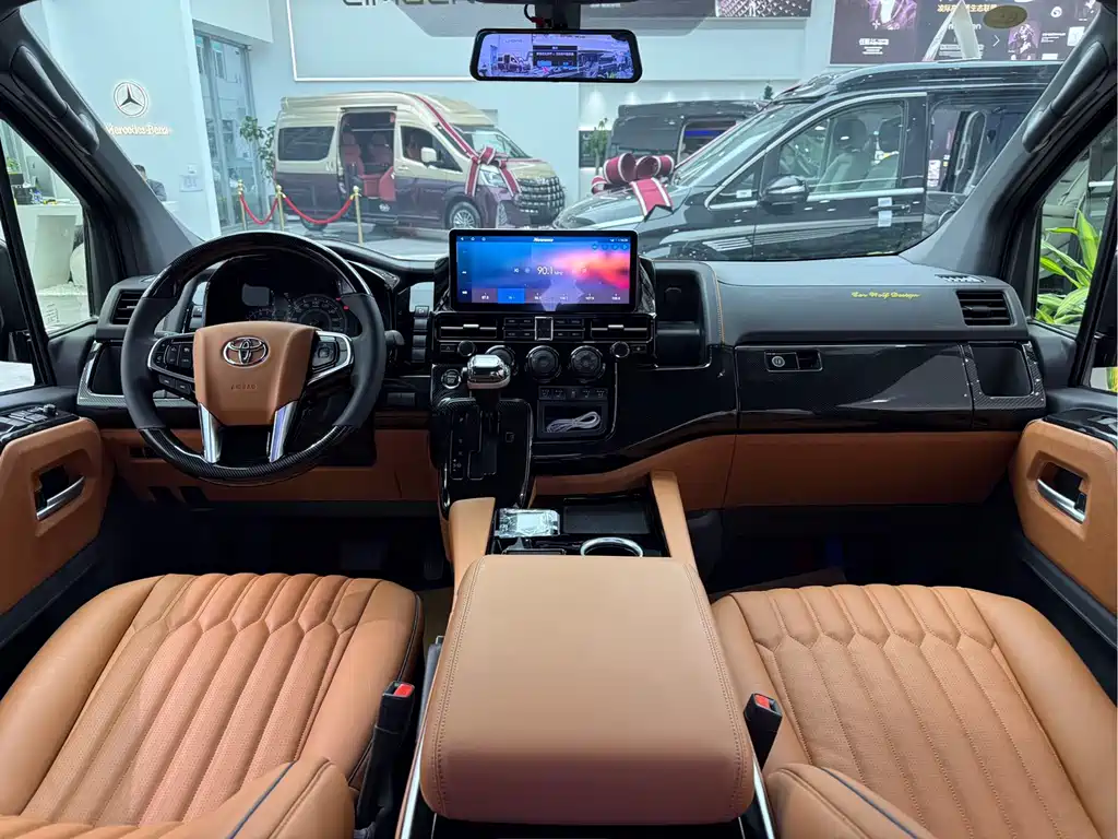 Toyota HiAce 2025 3.5L AT