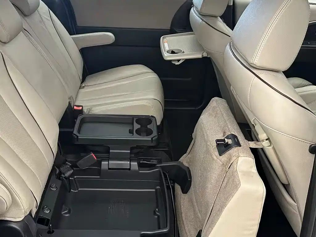 Mazda 5 2.0L Auto Luxury Type, фото 3