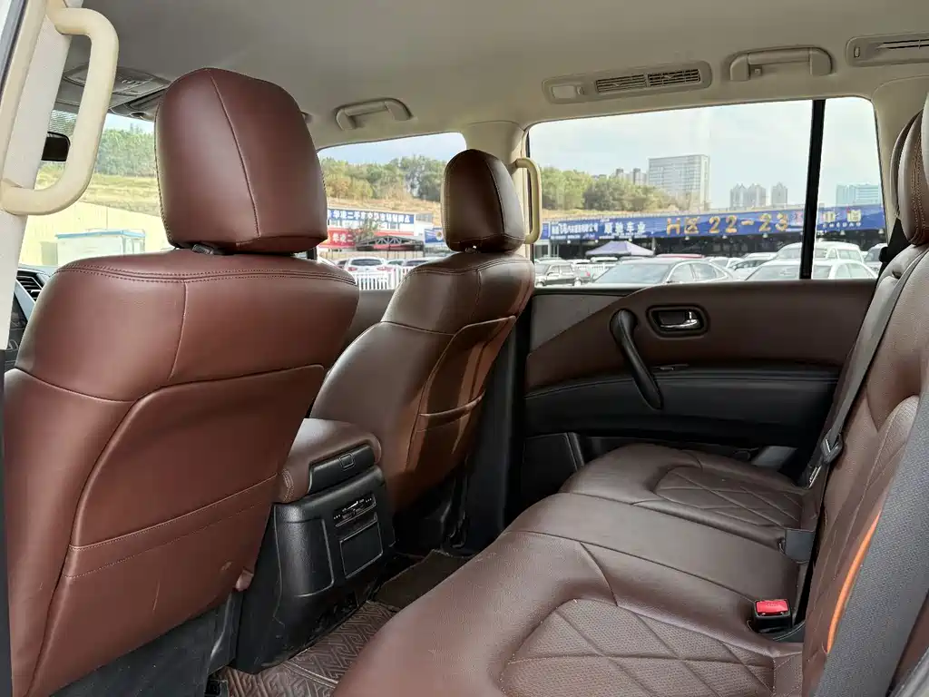 Nissan Patrol — миниатюра 9