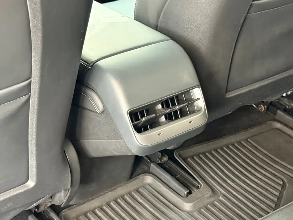 Tesla Model 3 — миниатюра 15
