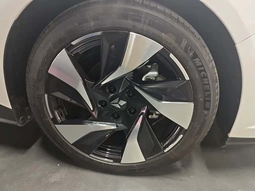 Lingxi L 2025 +