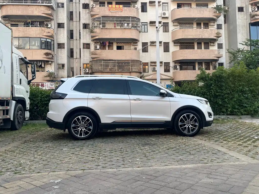 Ford Edge — миниатюра 7
