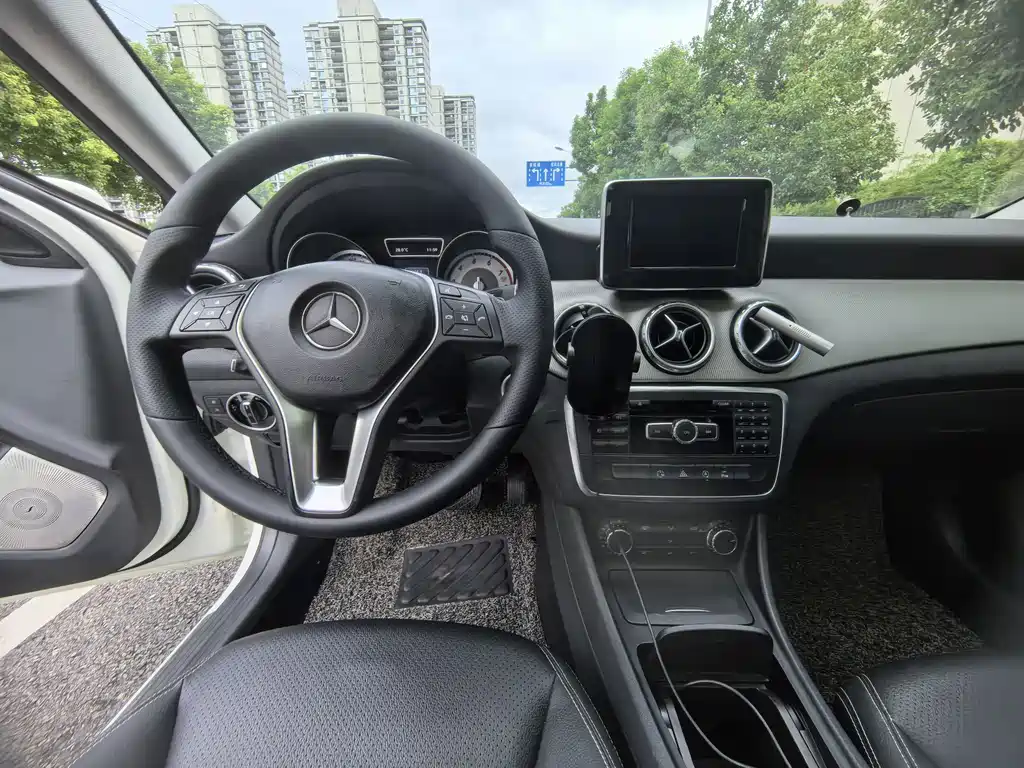 Mercedes-Benz GLA — миниатюра 10