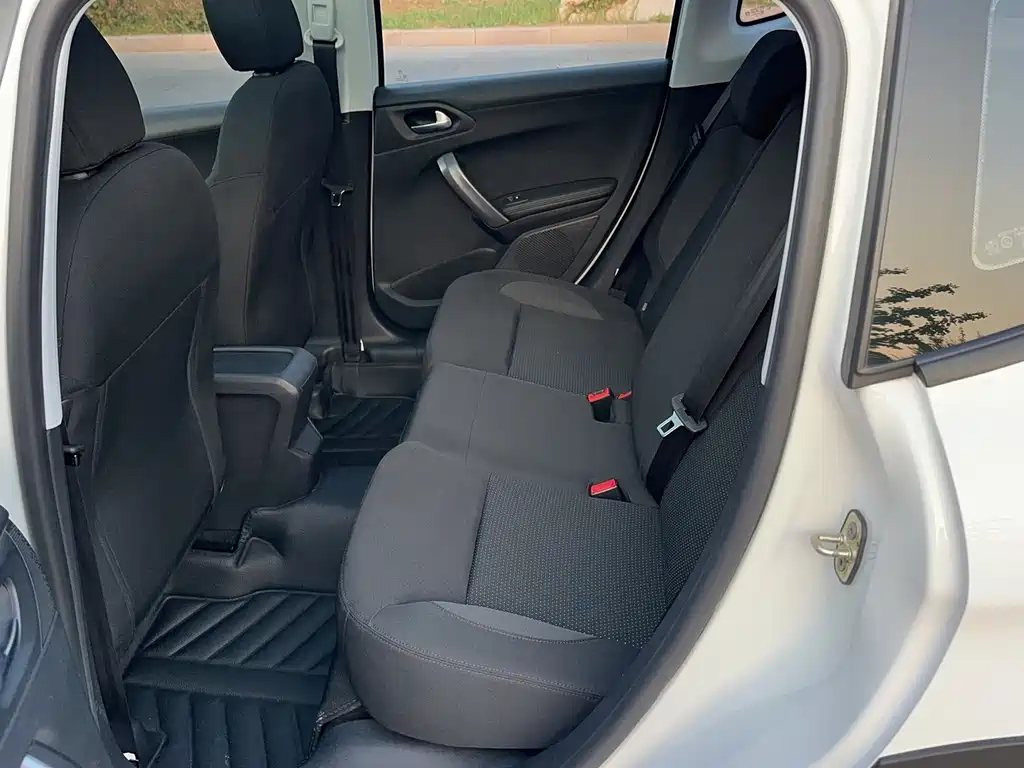 Peugeot 2008 — миниатюра 16