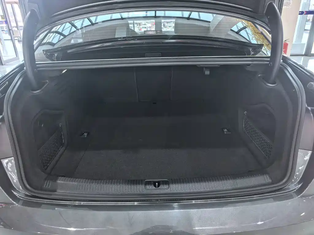 Audi A4L — миниатюра 24