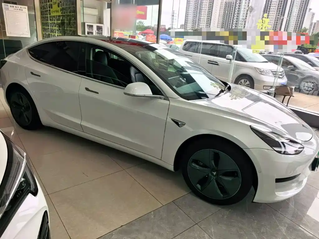 Tesla Model 3 — миниатюра 4