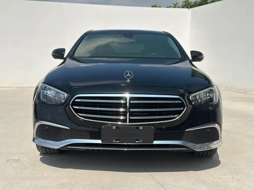 Mercedes-Benz E-Class — миниатюра 2
