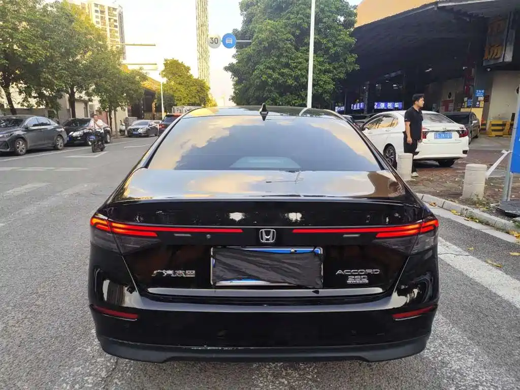 Honda Accord — миниатюра 8