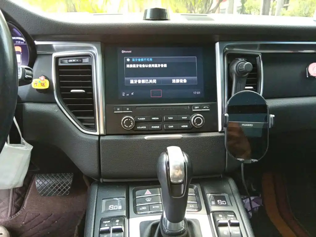 Porsche Macan — миниатюра 9
