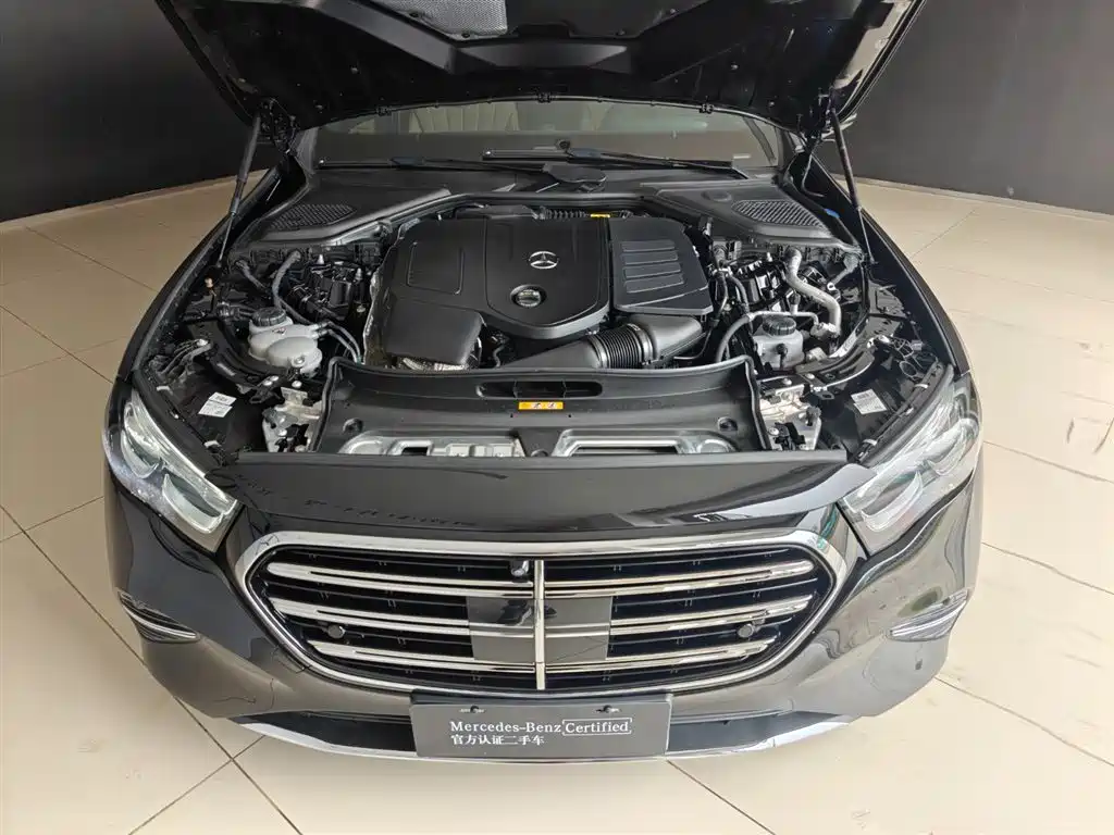 Mercedes-Benz E-Class — миниатюра 8