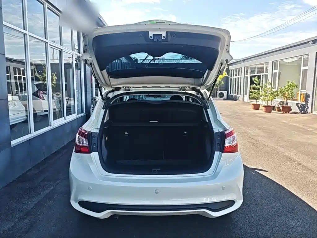 Nissan Tiida — миниатюра 19