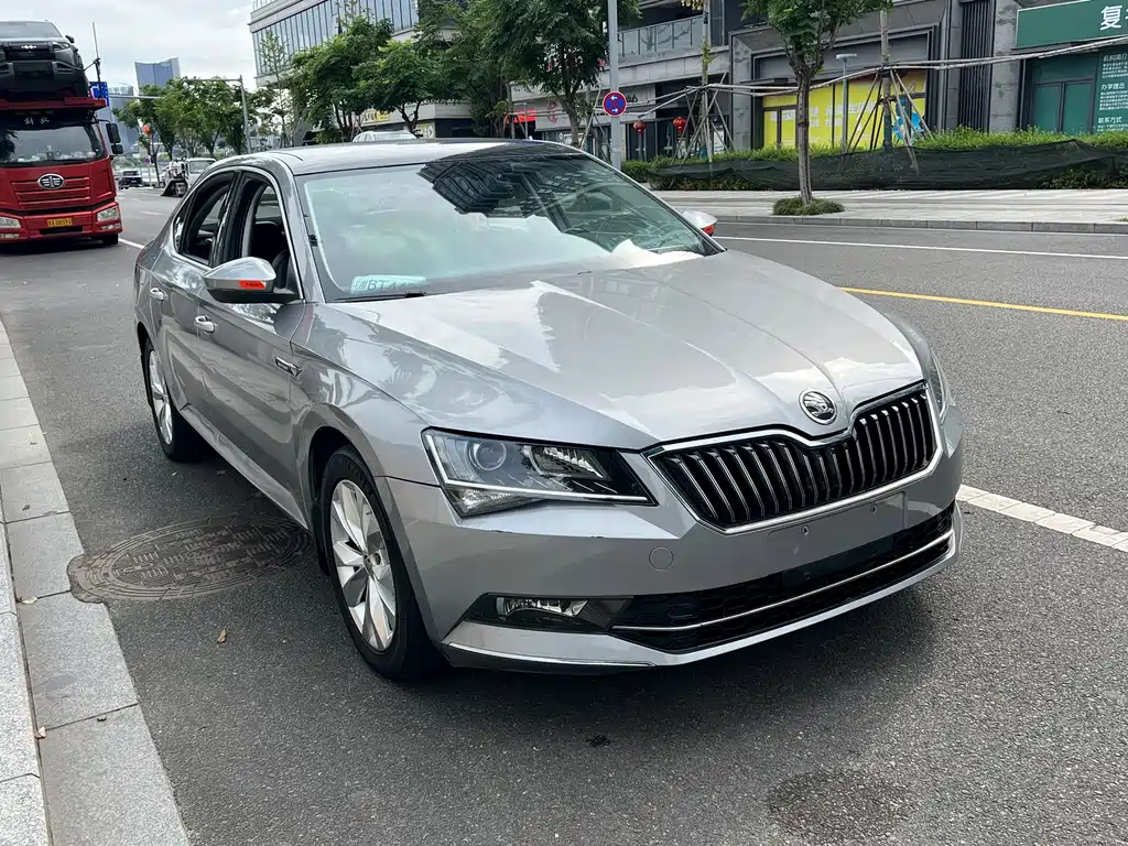 Skoda Superb — миниатюра 3