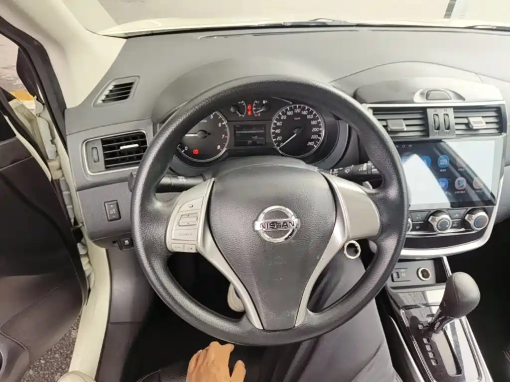 Nissan Tiida — миниатюра 11