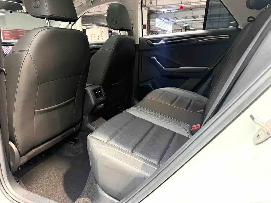 Volkswagen T-Roc — миниатюра 9