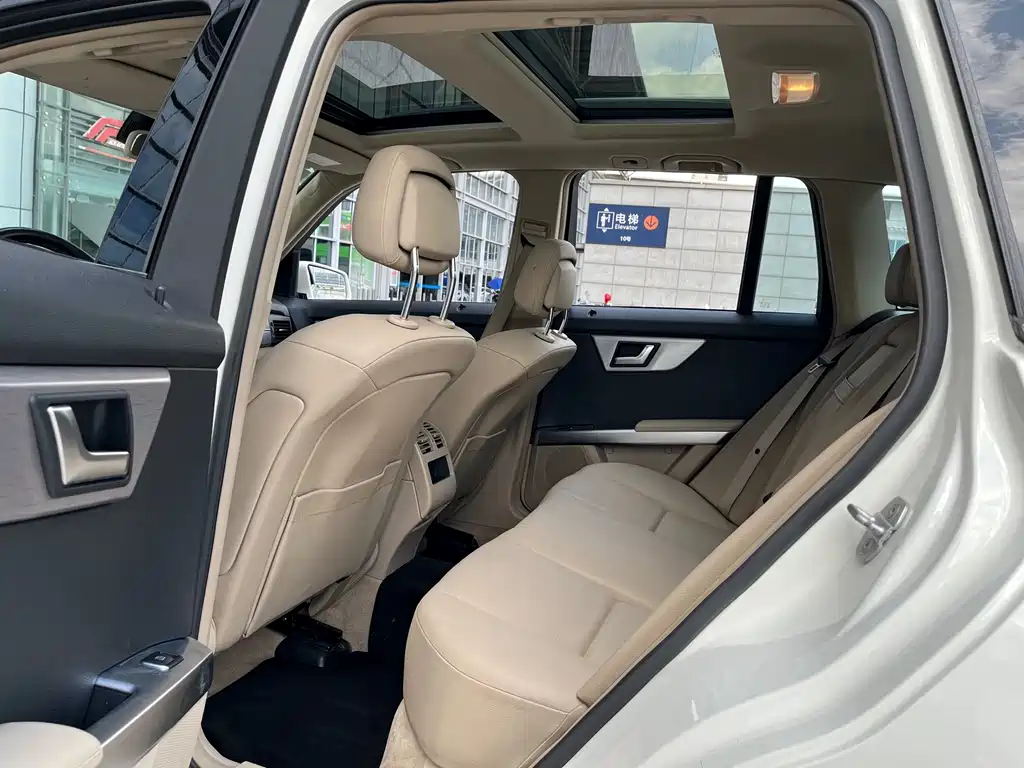 Mercedes-Benz GLK-Class (Import) — миниатюра 14