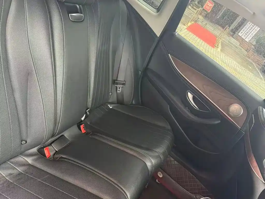 Mercedes-Benz E-Class — миниатюра 9
