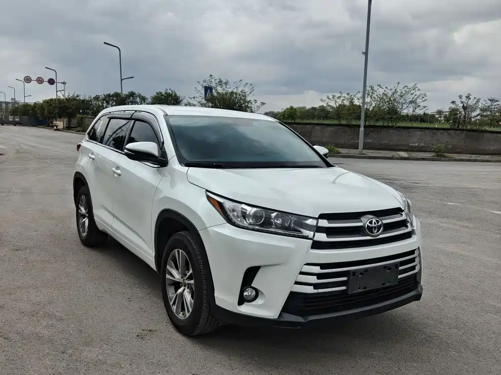 TOYOTA HIGHLANDER