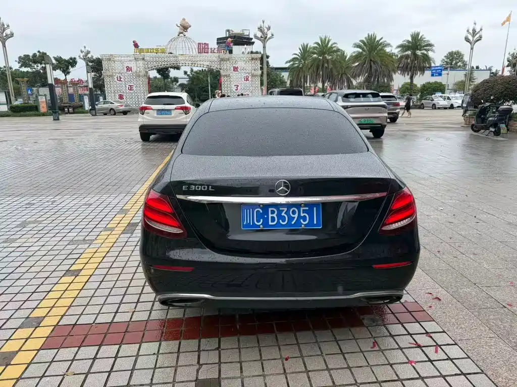 Mercedes-Benz E-Class — миниатюра 10