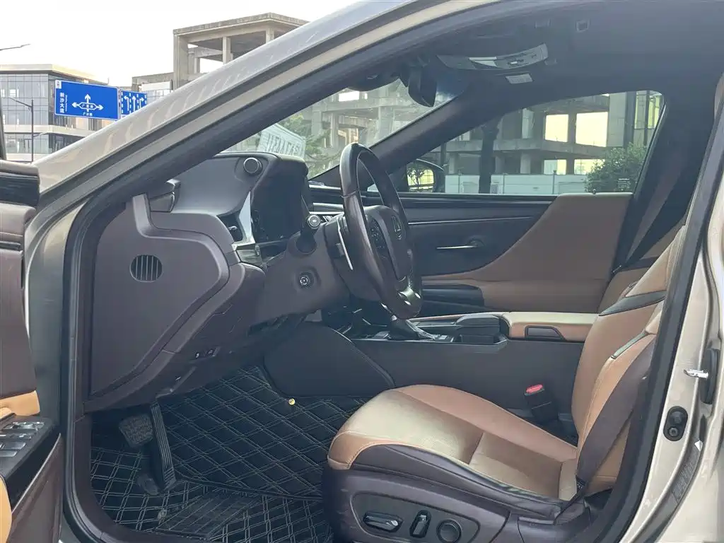 Lexus ES — миниатюра 6