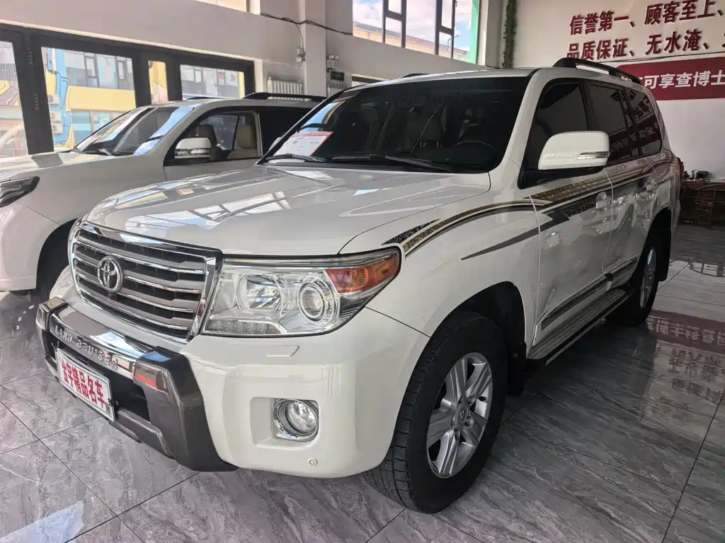 Toyota Land Cruiser 2012 4.6L AT VX-R