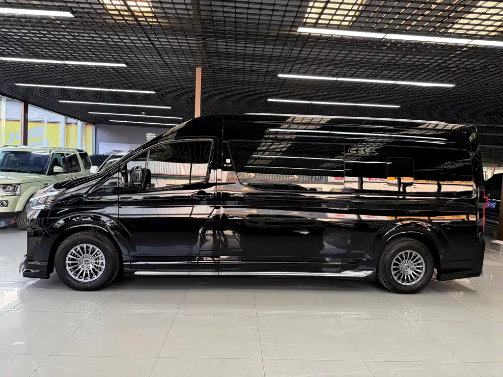 Toyota HiAce 2025 3.5L