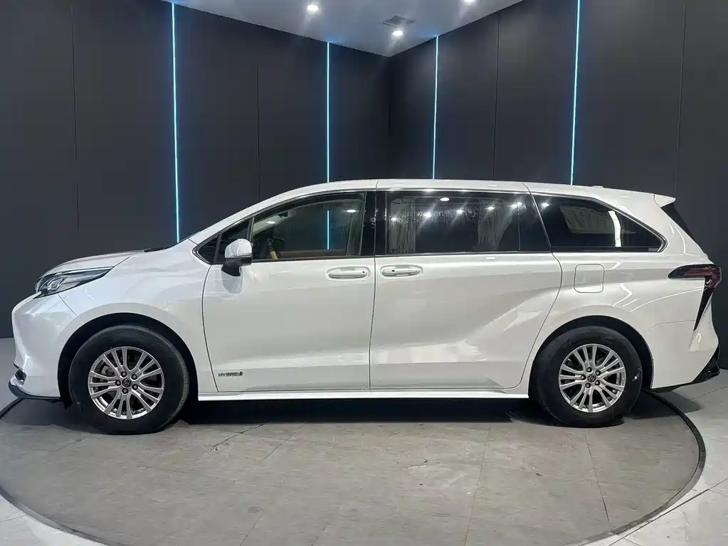 TOYOTA SIENNA