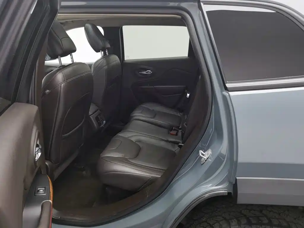 Jeep Cherokee (Import) — миниатюра 15