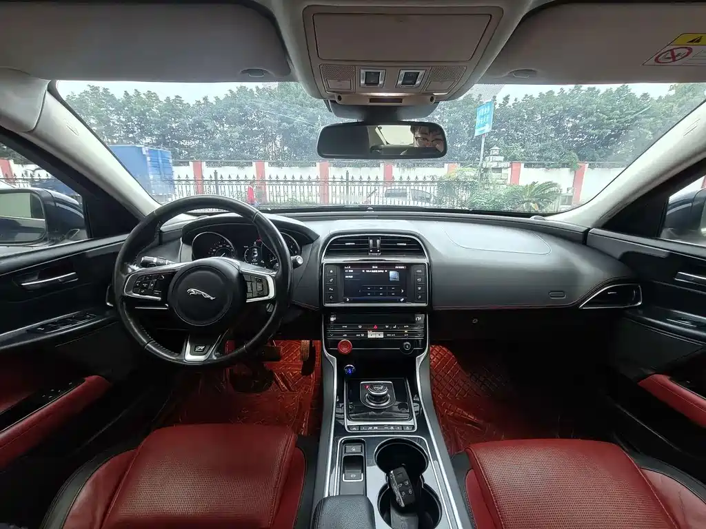 Jaguar XE — миниатюра 14