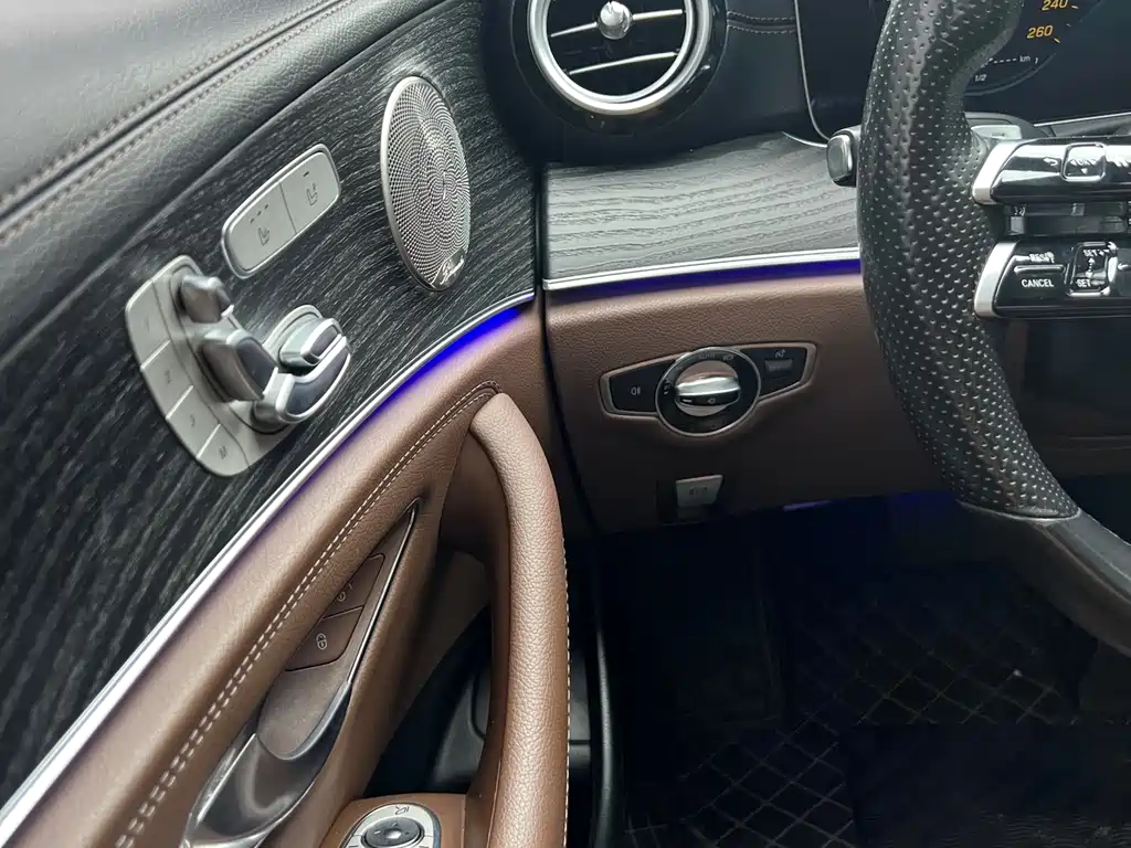 MERCEDES-BENZ E CLASS