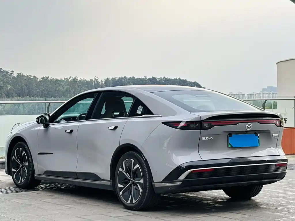 MAZDA EZ 6
