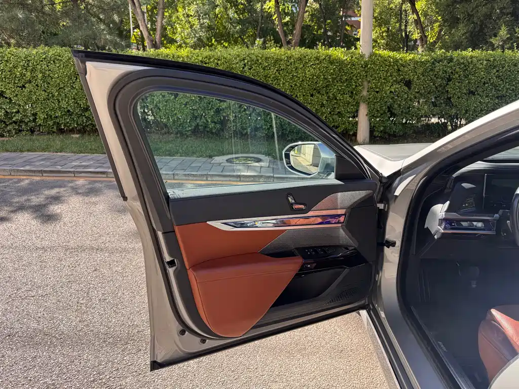 BMW i7 — миниатюра 7