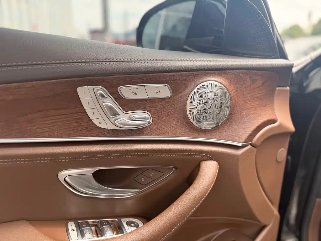 Mercedes-Benz E-Class — миниатюра 15