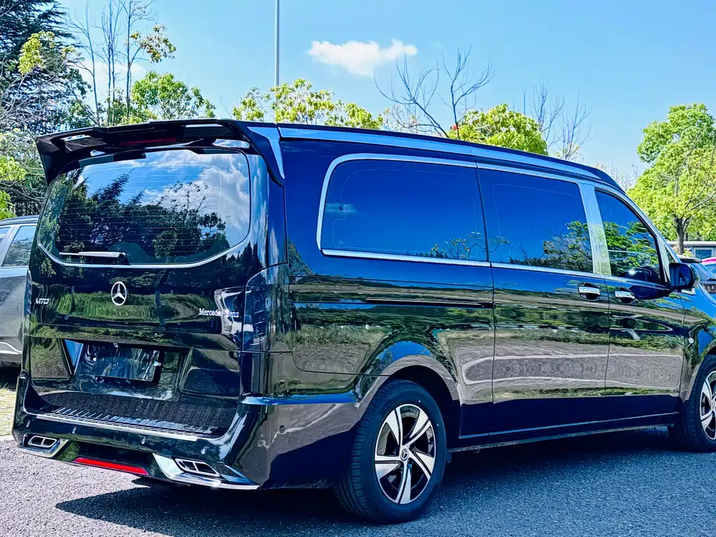 Mercedes-Benz Vito 2024 2.0T Elite 7 мест