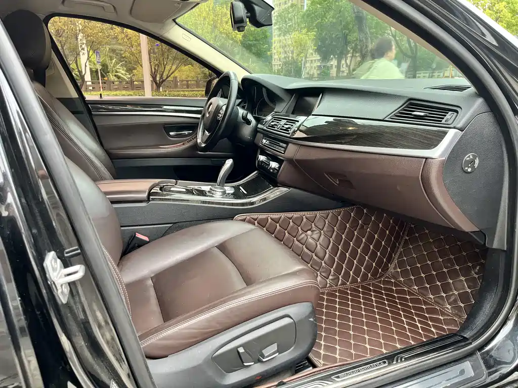 BMW 5 Series — миниатюра 8