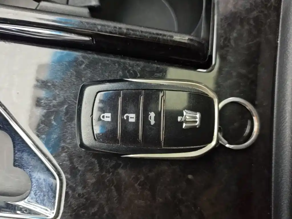 Toyota Crown — миниатюра 9
