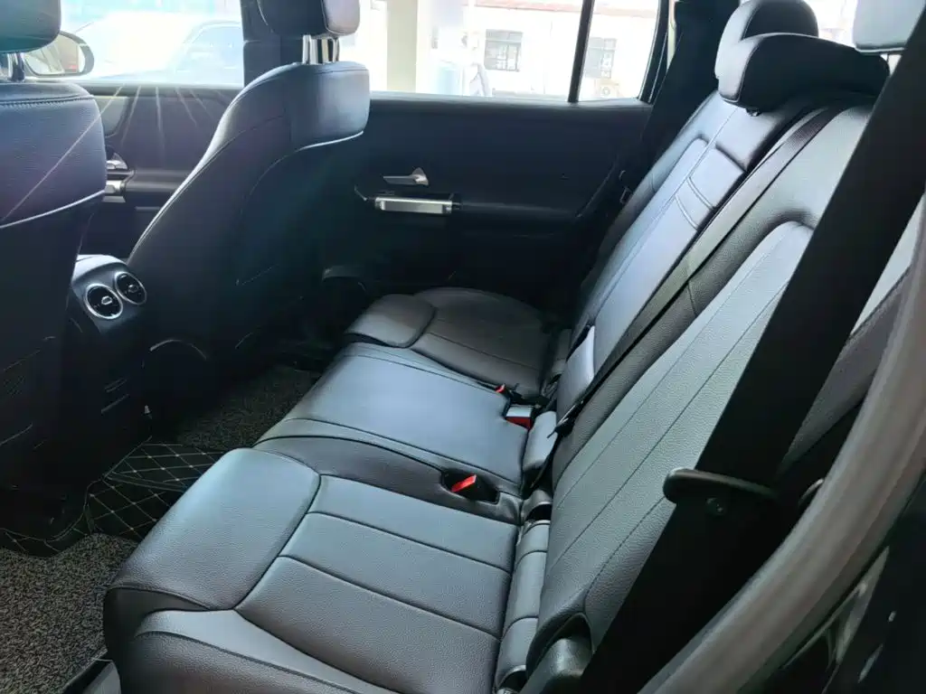 Mercedes-Benz GLB — миниатюра 17